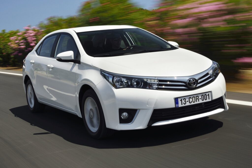 акумулятор у Toyota Corolla